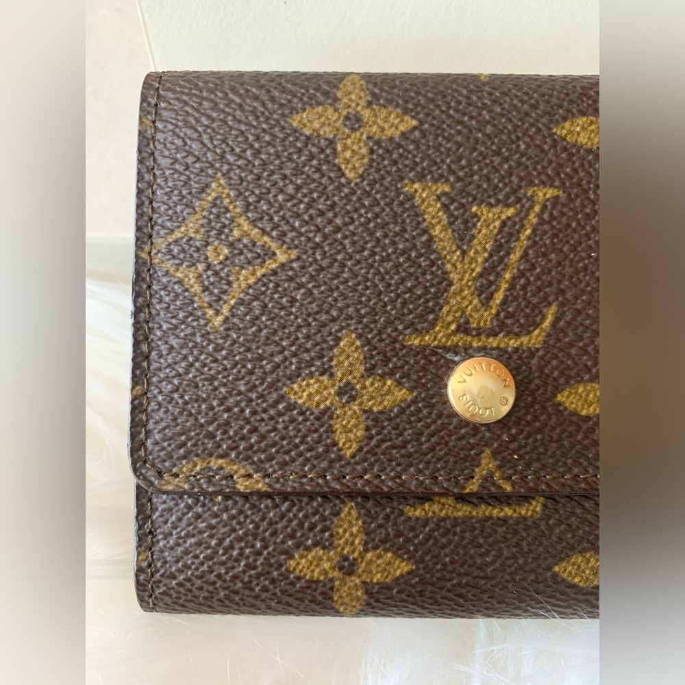 Louis Vuitton Monogram Compact Wallet ๐๐บ - Picture 4 of 12